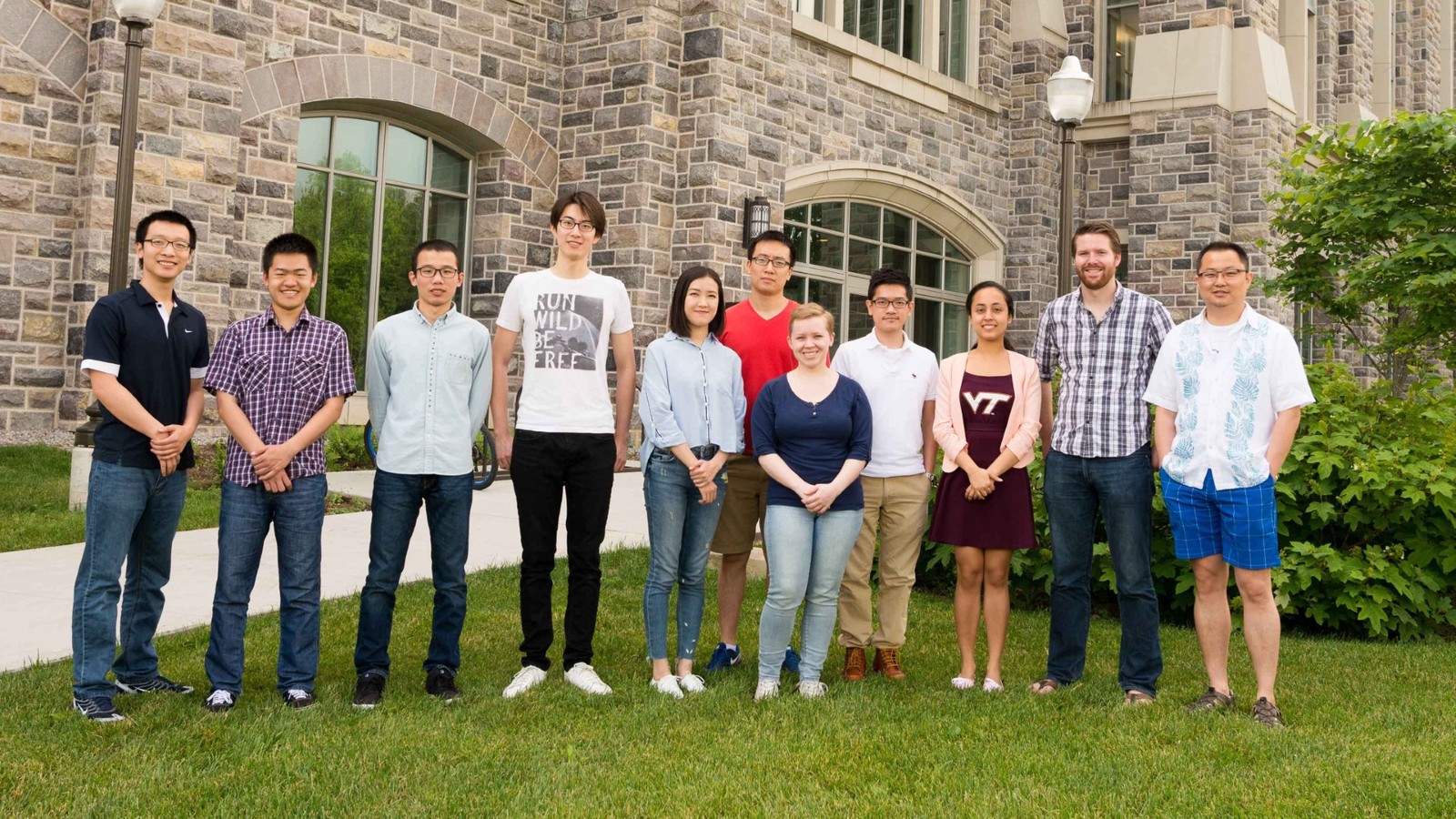 Chang Lu Lab group portrait outdoors